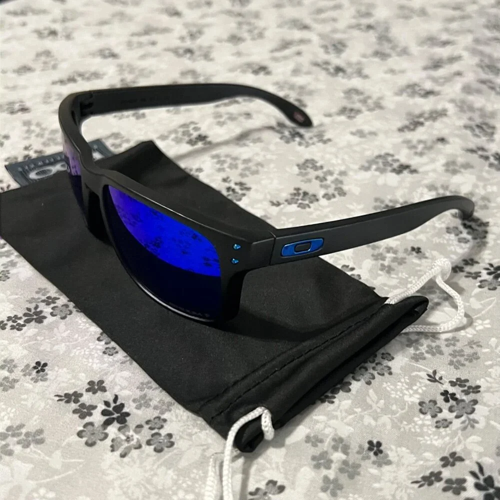 Oakley Men's Black and Blue Sunglasses - Picture 6 of 12